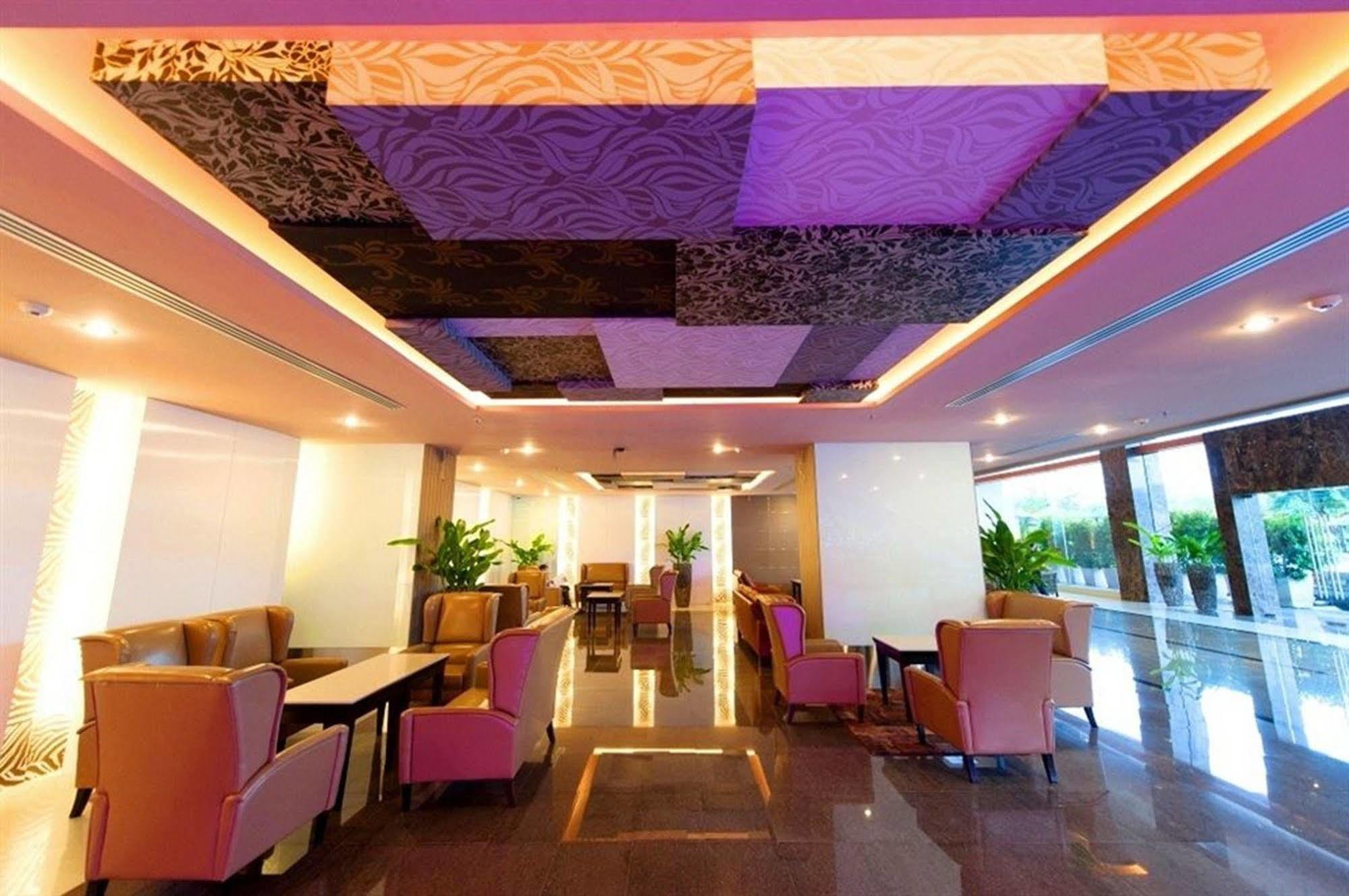 แกรนด์ ฮาวเวิร์ด กรุงเทพ โรงแรม